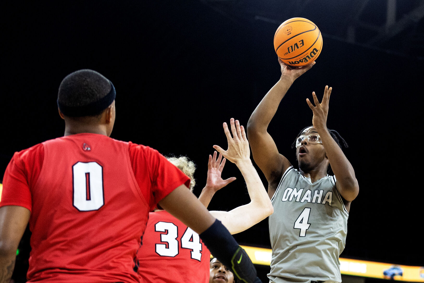 111722-owh-spo-unobasketball-em03.jpg